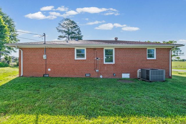 360 N Main St, Erin, TN 37061