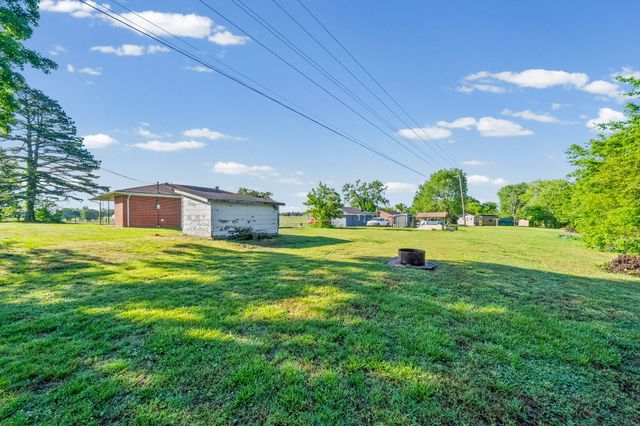 360 N Main St, Erin, TN 37061