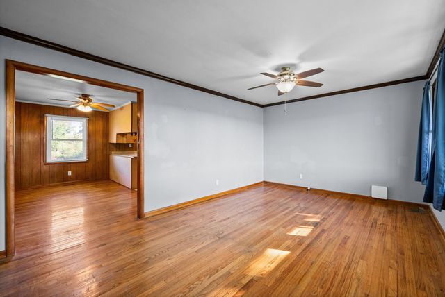 360 N Main St, Erin, TN 37061