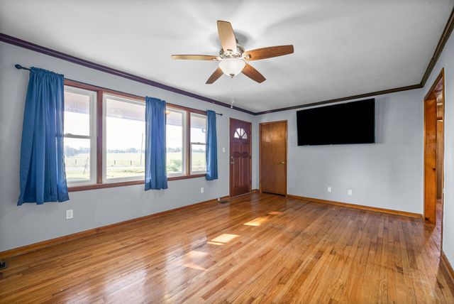 360 N Main St, Erin, TN 37061