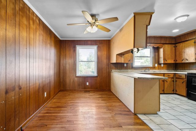360 N Main St, Erin, TN 37061