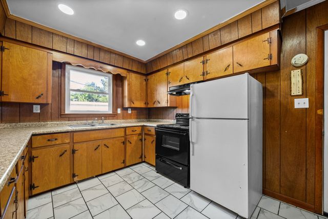 360 N Main St, Erin, TN 37061