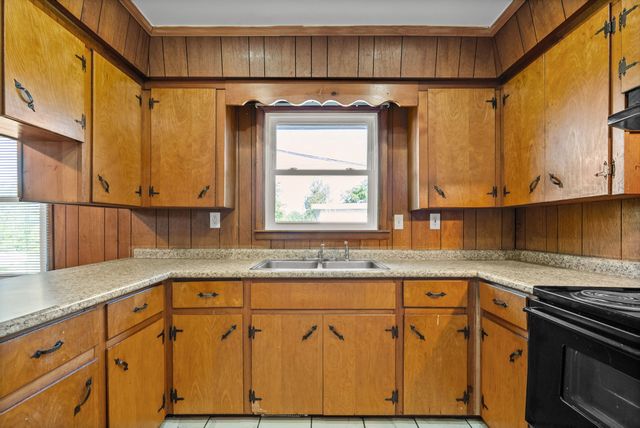 360 N Main St, Erin, TN 37061
