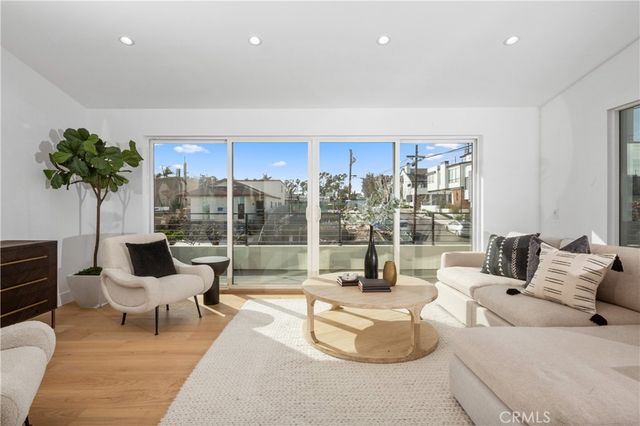 520 Iris, Corona Del Mar, CA 92625