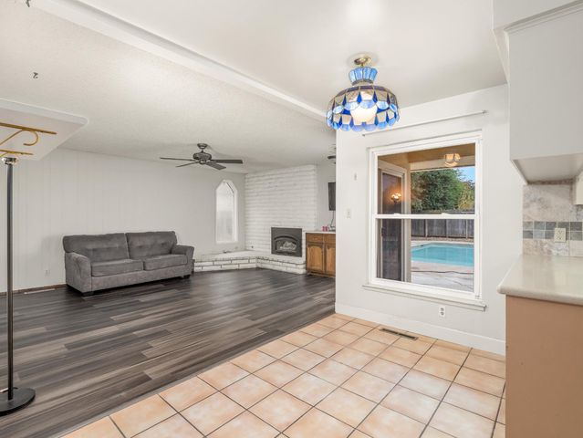 525 E Vartikian Avenue, Fresno, CA 93710