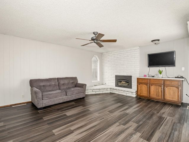 525 E Vartikian Avenue, Fresno, CA 93710