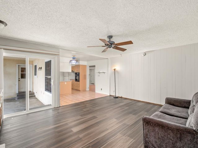 525 E Vartikian Avenue, Fresno, CA 93710