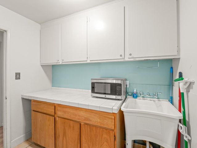 525 E Vartikian Avenue, Fresno, CA 93710