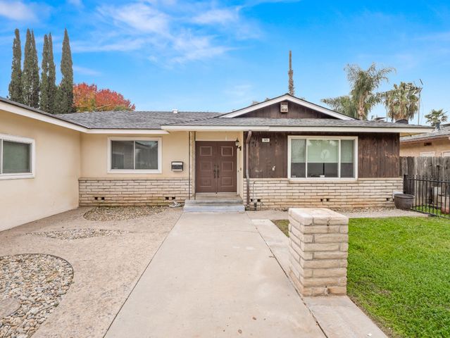 525 E Vartikian Avenue, Fresno, CA 93710