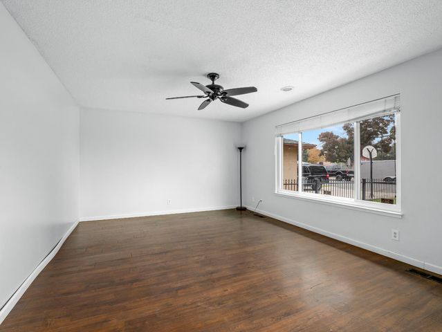 525 E Vartikian Avenue, Fresno, CA 93710