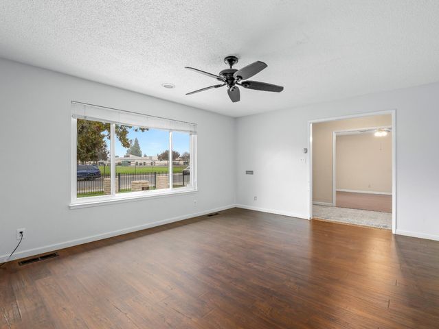 525 E Vartikian Avenue, Fresno, CA 93710