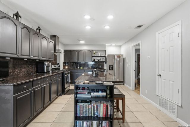 3110 CHAMITA ST, San Antonio, TX 78211