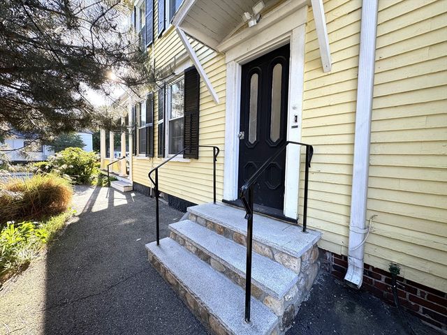 55 Central Street 2R, Stoneham, MA 02180