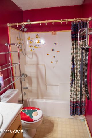 7006 E Fox Court, Panama City, FL 32404