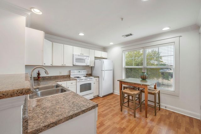 1725 Harvey Mitchell Parkway S 2125, College Station, TX 77840