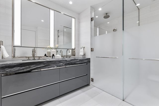 682 Atlantic Ave 49H, Boston, MA 02111