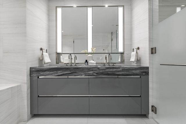 682 Atlantic Ave 49H, Boston, MA 02111