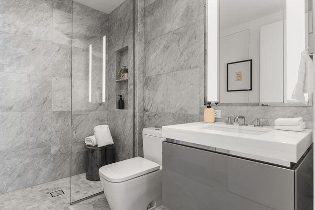 682 Atlantic Ave 49H, Boston, MA 02111