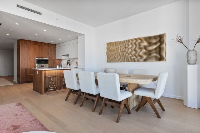 682 Atlantic Ave 49H, Boston, MA 02111