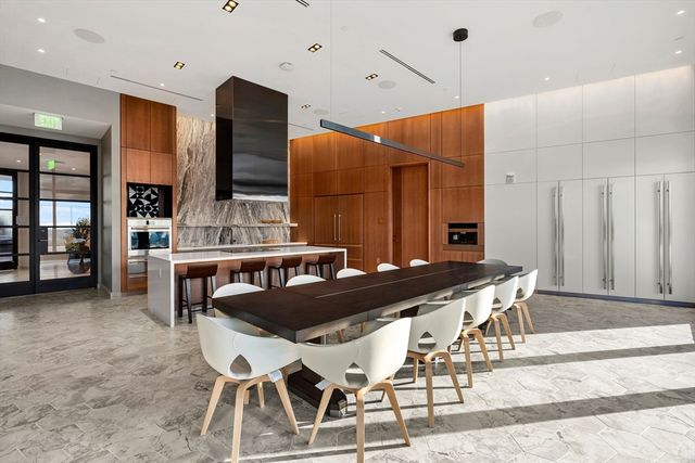 682 Atlantic Ave 49H, Boston, MA 02111