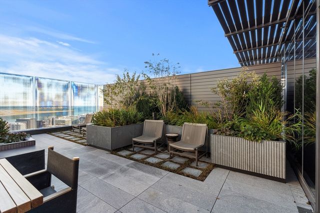 682 Atlantic Ave 49H, Boston, MA 02111