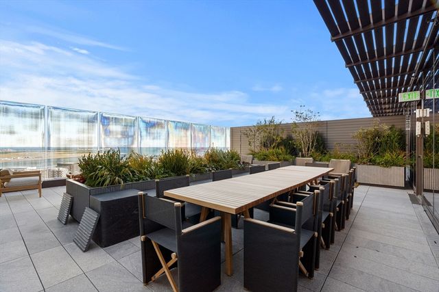 682 Atlantic Ave 49H, Boston, MA 02111