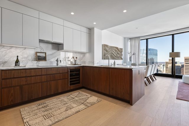 682 Atlantic Ave 49H, Boston, MA 02111