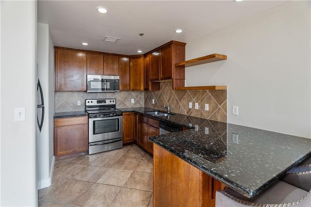 600 E Admiral Blvd Boulevard 407, Kansas City, MO 64106