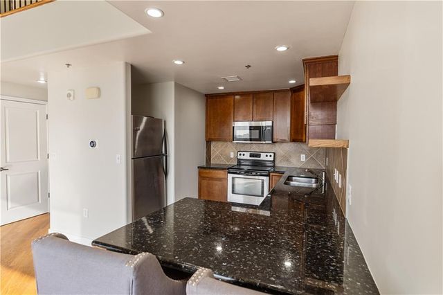 600 E Admiral Blvd Boulevard 407, Kansas City, MO 64106