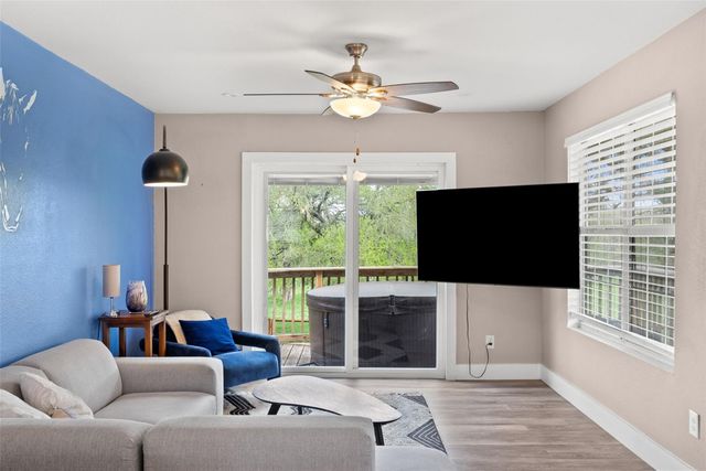 274 Old Austin TRL, Elgin, TX 78621