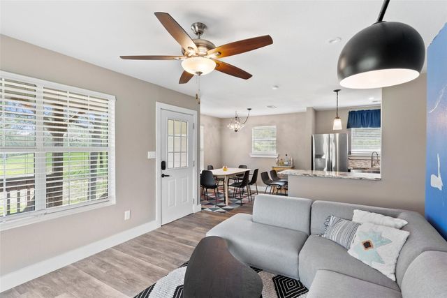 274 Old Austin TRL, Elgin, TX 78621