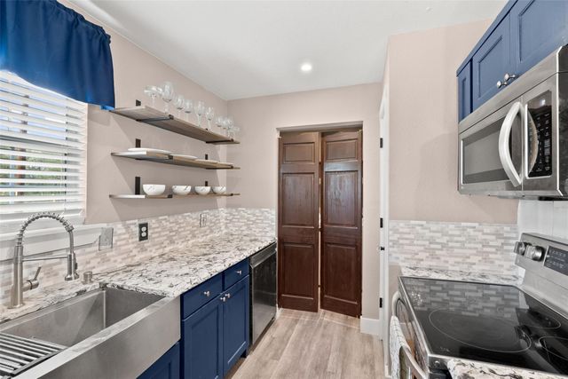 274 Old Austin TRL, Elgin, TX 78621