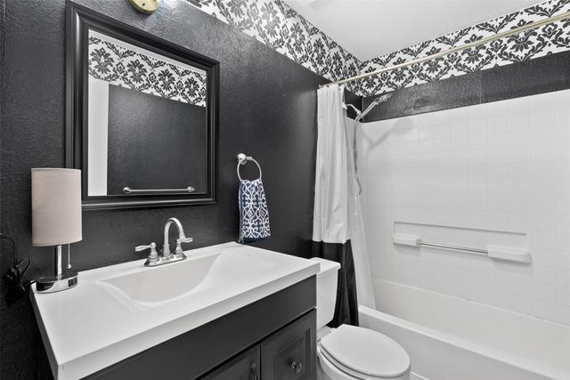 274 Old Austin TRL, Elgin, TX 78621