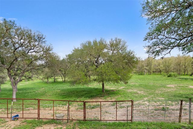 274 Old Austin TRL, Elgin, TX 78621