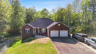 3232 47TH AVENUE Place NE, Hickory, NC 28601