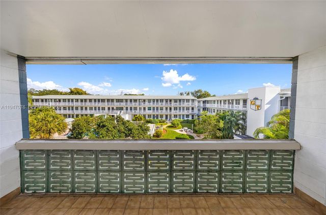 15600 NE 6th Ave 28D, Miami, FL 33162