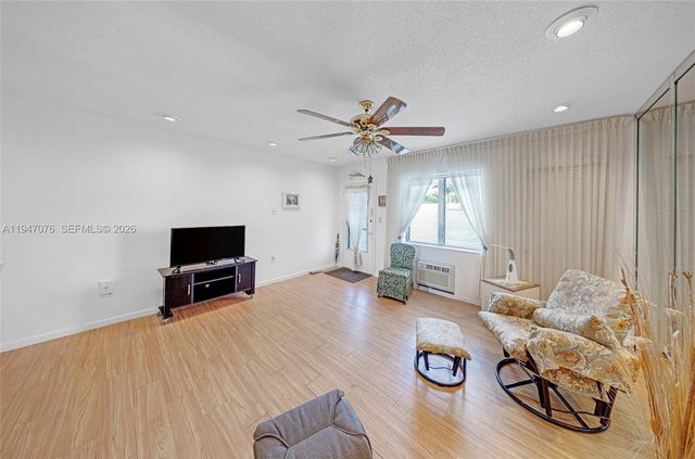 15600 NE 6th Ave 28D, Miami, FL 33162