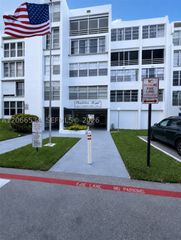 6901 Cypress Rd B17, Plantation, FL 33317