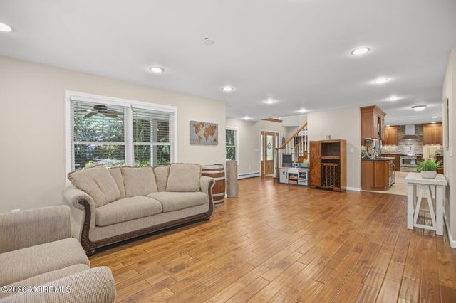 45 Pineoaka Road, Jackson, NJ 08527