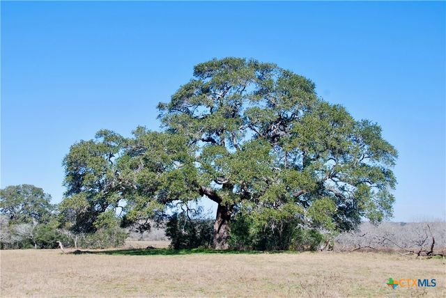 652 County Road 210, Hallettsville, TX 77964