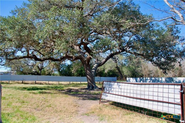 652 County Road 210, Hallettsville, TX 77964