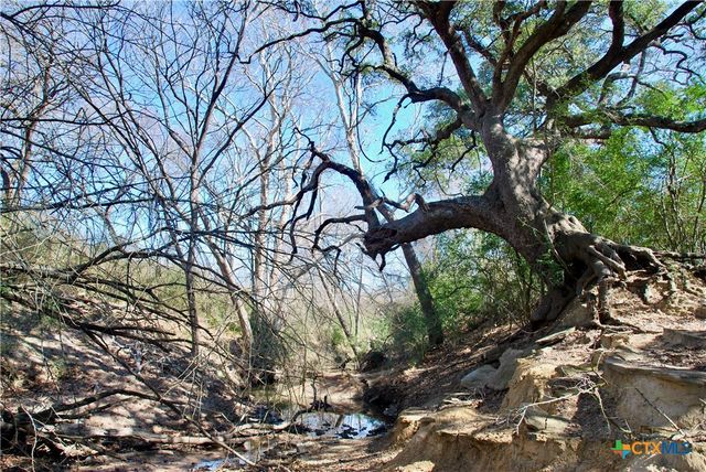 652 County Road 210, Hallettsville, TX 77964