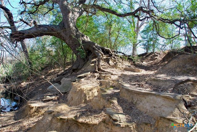 652 County Road 210, Hallettsville, TX 77964