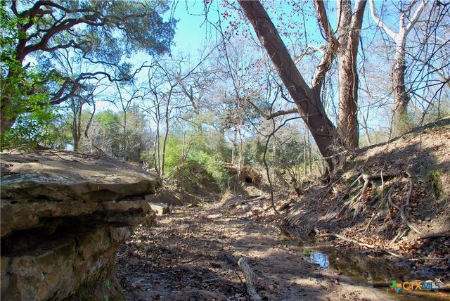 652 County Road 210, Hallettsville, TX 77964