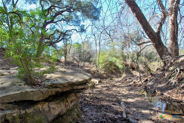 652 County Road 210, Hallettsville, TX 77964