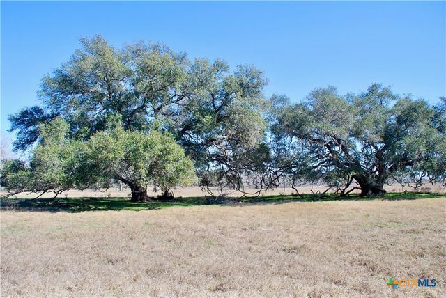 652 County Road 210, Hallettsville, TX 77964