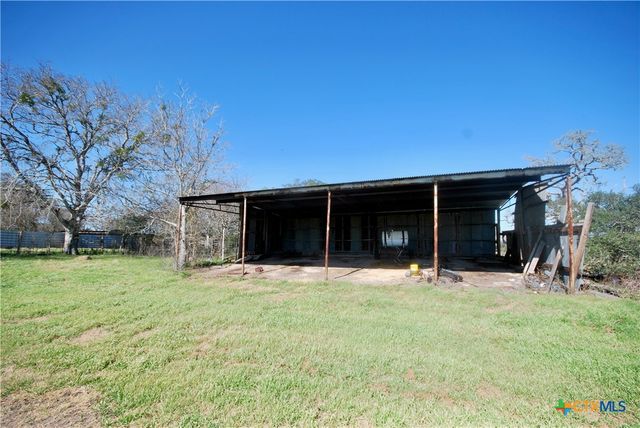 652 County Road 210, Hallettsville, TX 77964