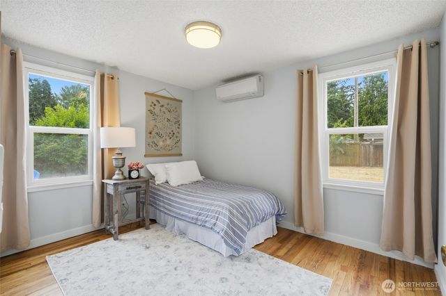12515 25th Avenue NE, Seattle, WA 98125