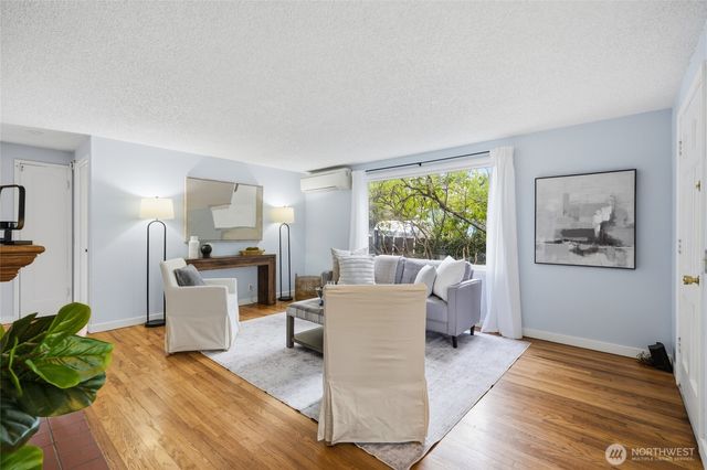 12515 25th Avenue NE, Seattle, WA 98125