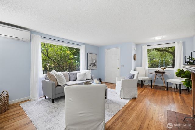 12515 25th Avenue NE, Seattle, WA 98125
